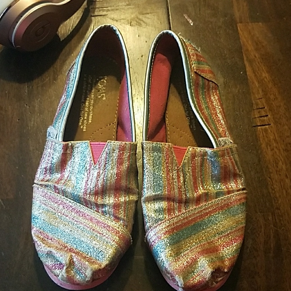 TOMS size 2, girls. Multi-colored.